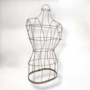 "مانکن زنانه مفتولی آویز"