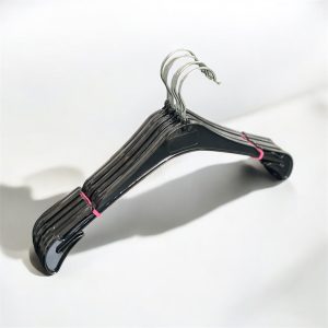 چوبکار لباس سه کاره مشکی بسته 6عددی CH175