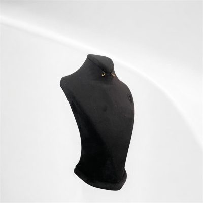 مانکن جواهرات نوک تیز مخمل مشکی