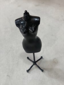 مانکن دکوری فانتزی _ مشکی - Image 2